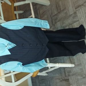Bran new toddler suit only tried on 1x. 4 peice set